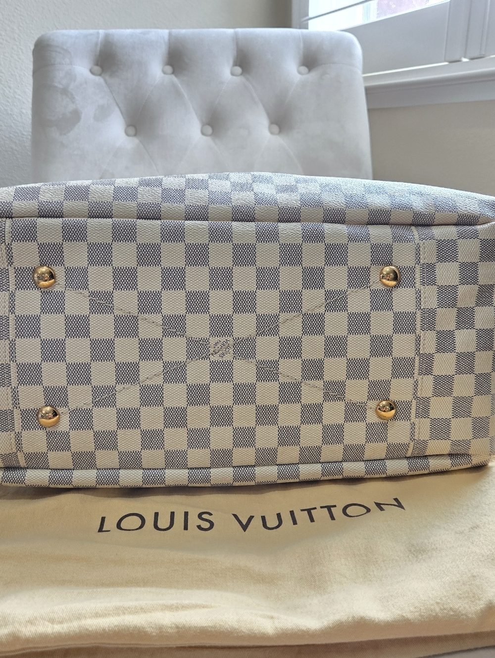Authentic Louis Vuitton Damier Azur Artsy - Picture 3 of 13